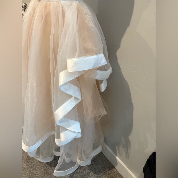 NWOT! Beaded 2-Piece Tulle ball gown wedding dress! - Picture 13 of 16